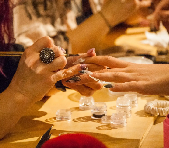 Nail Artist